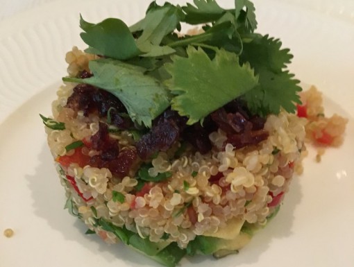 Quinoa salade met avocado en koriander