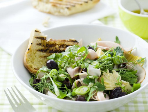Salade met fricandeau en olijven
