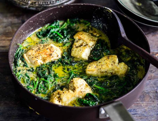 Vis met spinazie en groene curry