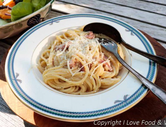 Spaghetti Carbonara MET kaas uit het kookboek Italië van Onno Kleyn
