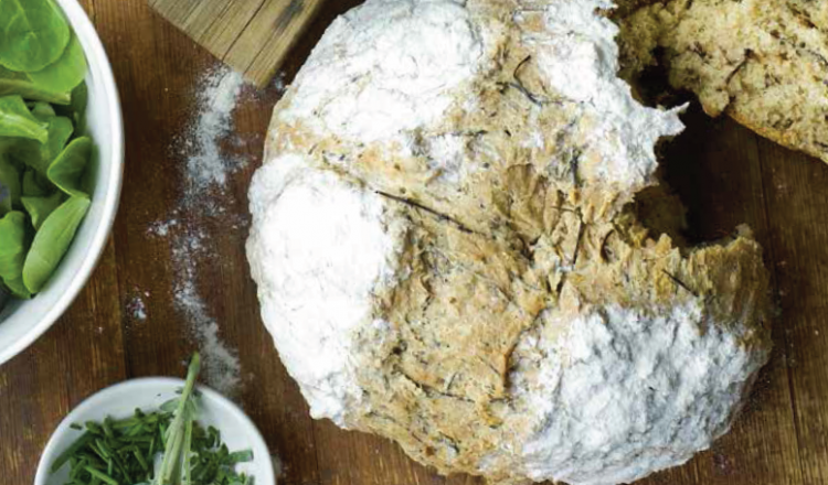 Soda brood met zeewier uit het kookboekje Proef de zee. Gemaakt door Anne Fleur Sanders en Anya van de Wetering