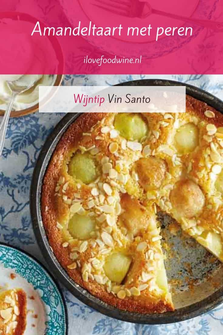 Recept: amandeltaart met peren. Supersnelle taart zonder taartbodem: homemade. Gemaakt van amandelen, suiker, eieren en peren. Je hoeft alleen de ingrediënten door elkaar te kloppen. Heel makkelijk, dit kan iedereen. Lees het hele recept op de website! Welke wijn past hier nog meer bij dam Vin Santo? #herfst #wijnspijscombinatie #dessert #winter #taart 