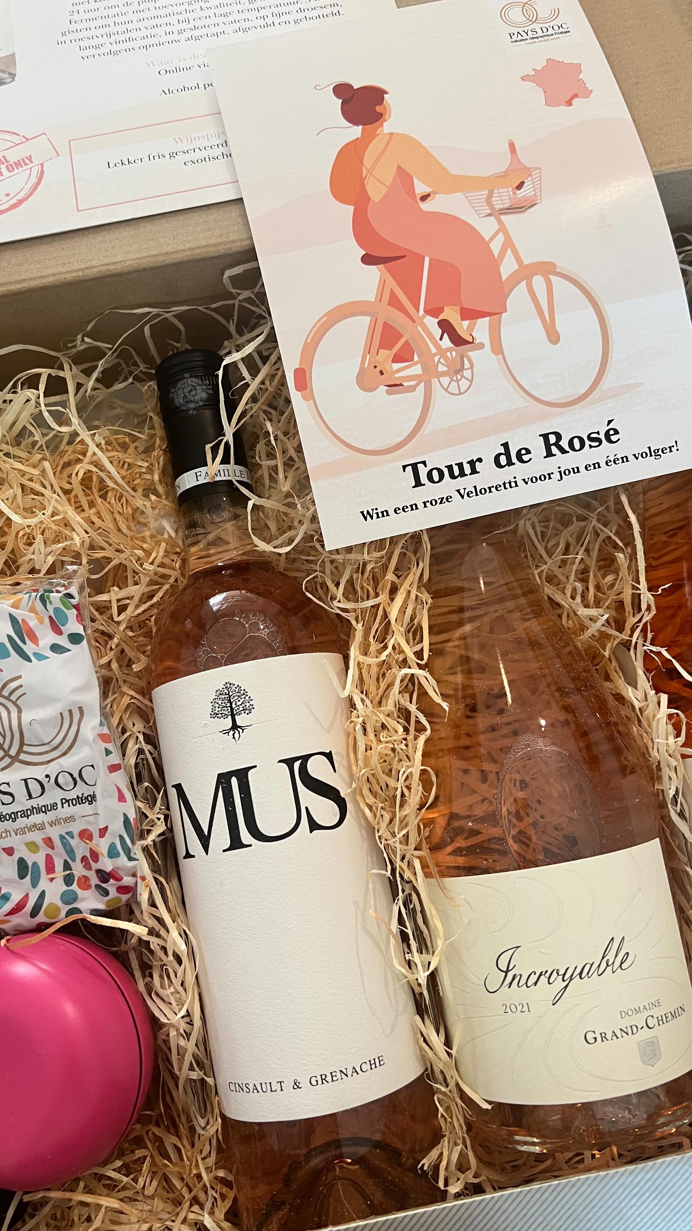 Mijn Tour de France is een TOUR DE ROSÉ! 

De laatste dagen genoten van drie Pays d’Oc rosés! Tijdens het kijken naar de Tour de France die de laatste dagen door deze Franse regio reed. 

Behalve dat we lekker rosé drinken, kan ik (plus een van mijn volgers) een fantastische roze fiets winnen van het merk Veloretti. 

Wil jij ook winnen? Let me know WHY!

@pitch.pr @paysdocigpwijnen @djfwines @domainegrandchemin #tourderosé #rosé #frankrijk #languedocroussillon @veloretti