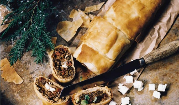 Hartige strudel met olijven en feta van de Holy Kauw Company; vegetarisch kerstmenu