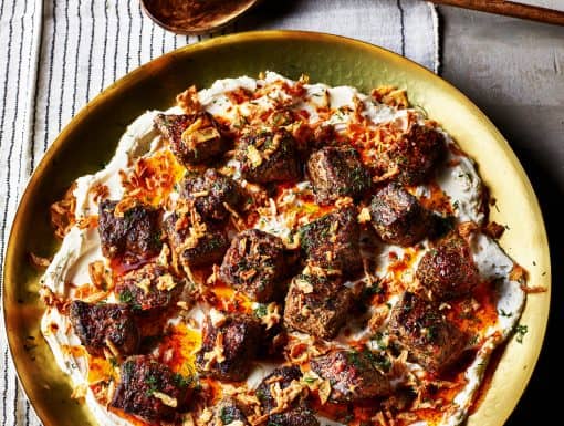 Gemarineerde biefstuk met labneh uit Simply van Sabrina Ghayour