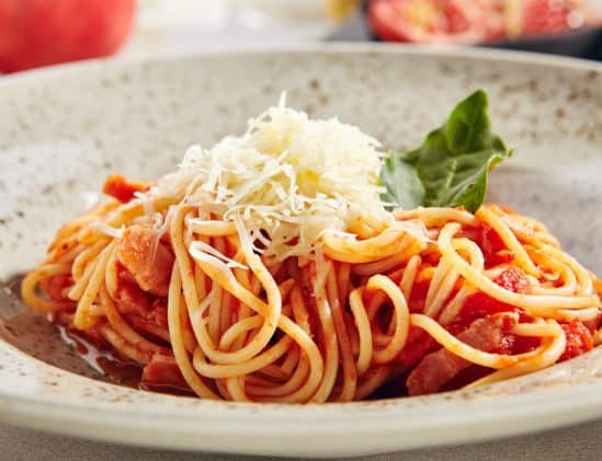 Spaghetti all'amatriciana, spaghetti met spek en tomaat
