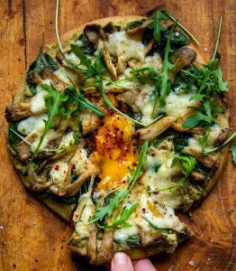 Pizza Bianco met artisjokken en oesterzwammen