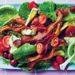 BLT salade met avocado dressing uit het kookboek Ode aan groenten van Alice Zaslavsky