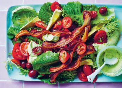 BLT salade met avocado dressing uit het kookboek Ode aan groenten van Alice Zaslavsky