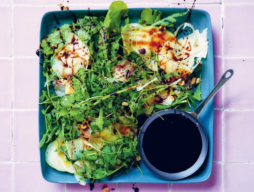 herst salade met peer, rucola en kaas uit het kookboek De ode aan Groente