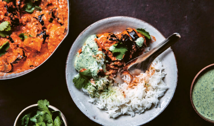 Indiase auberginecurry uit het kookboek Amazing Asia van Emma Thouars