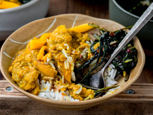 Spicy dahl met mango en linzen uit het kookboek Vegan Comfort van Milou van de Will