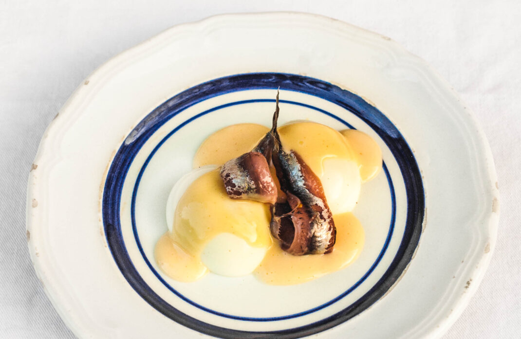Oeufs dur mayonnaise met anjovis uit het kookboek Cuisine Carine van Carine Gaasterland