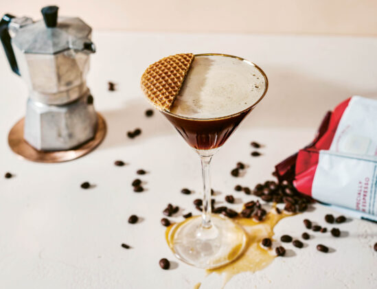 Espresso Martini uit het boekje 3 ingrediënten voor een cocktail van Kate Calder