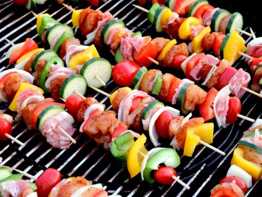 gezonde barbecue met groente spiesen