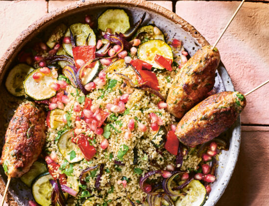 Kip gehakt Köfte met couscous uit het kookboek Framily food van Sandra Bekkari