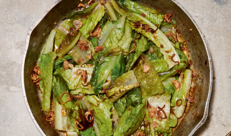Bladgroente uit de wok uit het kookboek Sambal Shiok Maleïsie van Mandy Lin