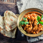 Kikkererwtencurry met zoete aardappel Spicy Channa Masala with chickpeas. Snel-klaar recept