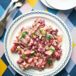 Haringsalade met rode biet en appel uit het kookboek Saladebijbel van Welmoed Bezoen