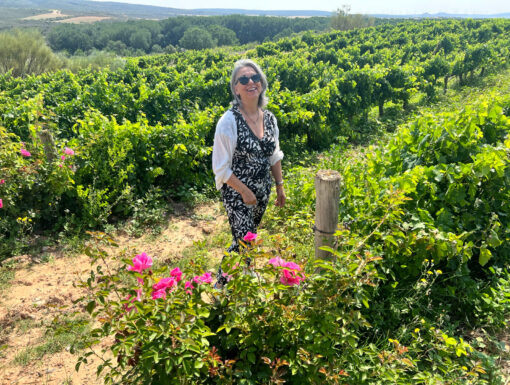 Jolande in wijngaard Pago Ayles tijdens persreis naar Aragón