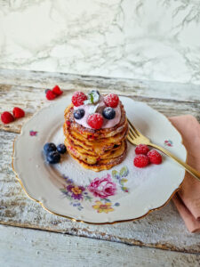 Pancakes met frambozen uit het kookboek Easy + Speedy van Bart de Roekel