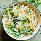 Gezonde pasta met lente groenten uit het kookboek Rani's goed plan van Rani de Coninck